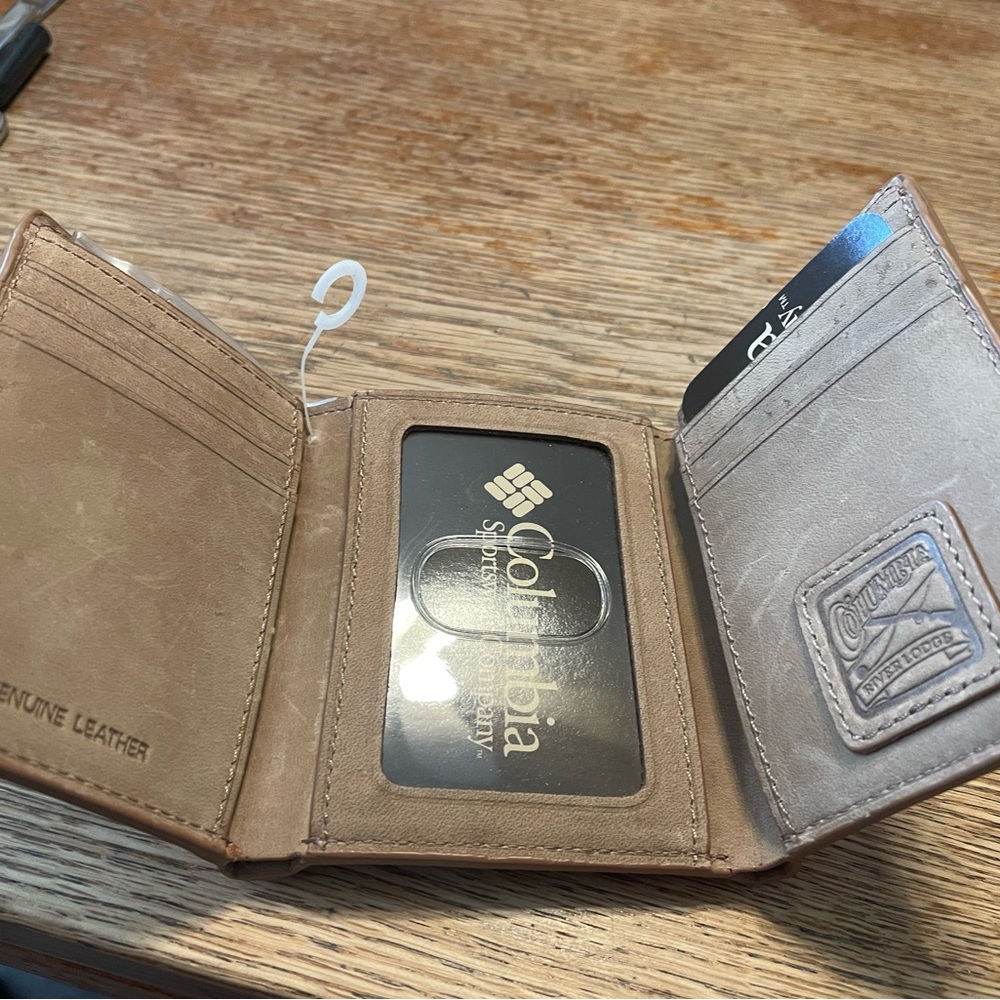Columbia Men's Brown Leather tri-fold wallet